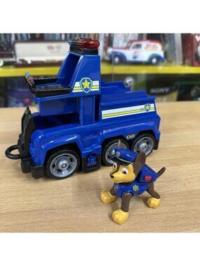 PAW Patrol Ultimate Rescue Chase’s Ultimate Rescue Police Cruiser W/ Figure